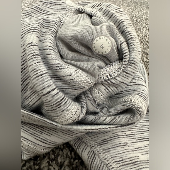 Lululemon High Rise 7/8 Tight 25" Leggings in Wee Are From Space Color Size 4 - Picture 8 of 8